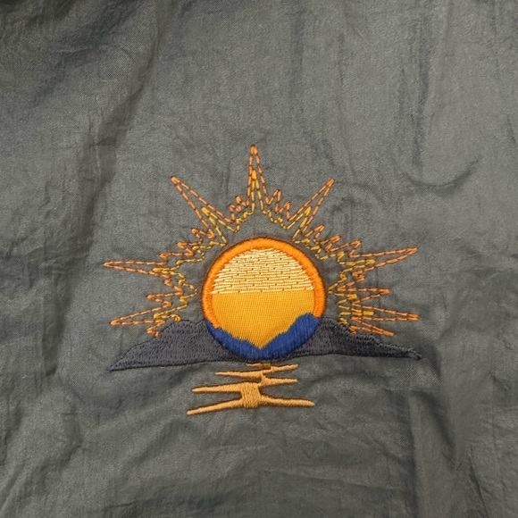 EUC Vintage Northern Sun Canada 90’s Women’s Polar Bear Windbreaker Green Size M - Picture 7 of 14